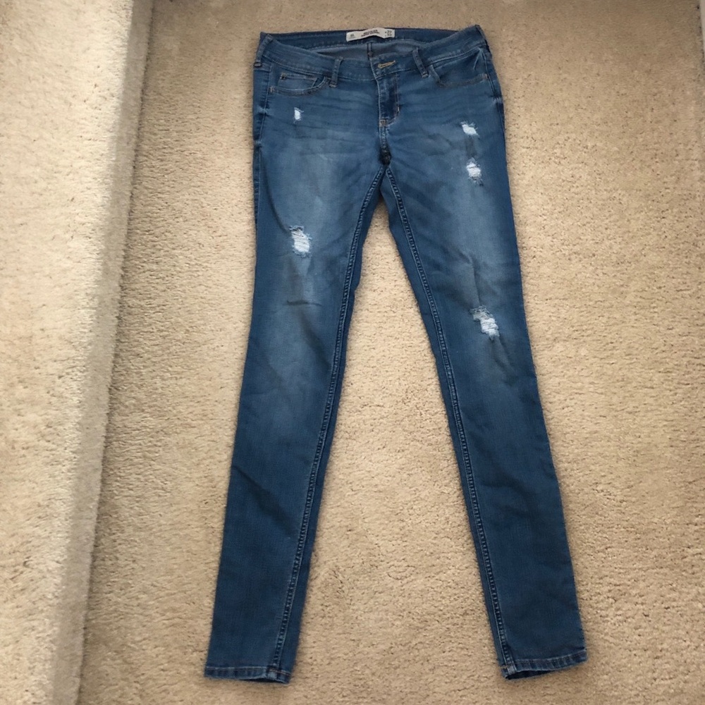 NWOT Hollister Super Skinny Ripped Jean